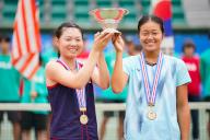 (L-R) Hayu Kinoshita (JPN), Wakana Sonobe (JPN), October 14, 2023 - Tennis : Girls Doubles Victory Ceremony at ITC Utsubo Tennis Center during Osaka Mayor