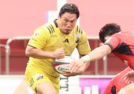 April 27, 2024, Tokyo, Japan - Tokyo Suntory Sungoliath hooker Kosuke Horikoshi carries the ball during a Japan Rugby League One match against Toshiba Brave Lupus Tokyo at the Prince Chichibu rugby stadium in Tokyo on Saturday, April 27, 2024. Brave Lupus defeated Sungoliath 36-27. (photo by Yoshio Tsunoda\/AFLO