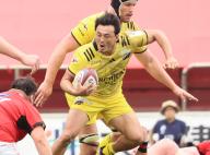 April 27, 2024, Tokyo, Japan - Tokyo Suntory Sungoliath wing Seiya Ozaki carries the ball during a Japan Rugby League One match against Toshiba Brave Lupus Tokyo at the Prince Chichibu rugby stadium in Tokyo on Saturday, April 27, 2024. Brave Lupus defeated Sungoliath 36-27. (photo by Yoshio Tsunoda\/AFLO