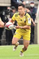 April 27, 2024, Tokyo, Japan - Tokyo Suntory Sungoliath scrum half Genki Okoshi carries the ball during a Japan Rugby League One match against Toshiba Brave Lupus Tokyo at the Prince Chichibu rugby stadium in Tokyo on Saturday, April 27, 2024. Brave Lupus defeated Sungoliath 36-27. (photo by Yoshio Tsunoda\/AFLO