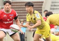 April 27, 2024, Tokyo, Japan - Tokyo Suntory Sungoliath scrum half Naoto Saito passes the ball during a Japan Rugby League One match against Toshiba Brave Lupus Tokyo at the Prince Chichibu rugby stadium in Tokyo on Saturday, April 27, 2024. Brave Lupus defeated Sungoliath 36-27. (photo by Yoshio Tsunoda\/AFLO