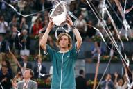 Andrey Rublev (RUS), MAY 5, 2024 - Tennis : Andrey Rublev holds up the winner\'s trophy at the awards ceremony after winning singles finals match against Felix Auger-Aliassime on the ATP tour Masters 1000 "Mutua Madrid Open tennis tournament" at the Caja Magica in Madrid, Spain. (Photo by Mutsu Kawamori\/AFLO