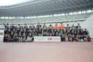 2024/05/13, Tokyo, Group Photo together with 4th grade children Yotsuya No 6 Elementary School. Unveiling Logo for the World Athletics Championships Tokyo 25. (Photo by Michael Steinebach/AFLO