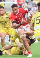 May 19, 2024, Tokyo, Japan - Toshiba Brave Lupus Tokyo flanker Shanon Frizell carries the ball during a semi-final match of the Japan Rugby League One play-off against Tokyo Suntory Sungoliath at the Prince Chichibu rugby stadium in Tokyo on Sunrday, May 19, 2024. Brave Lupus defeated Sungoliath28-20. (photo by Yoshio Tsunoda/AFLO