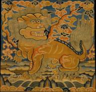 Rank Badge with Lion, ca. 1400–1499. Ming dynasty (1368–1644). Silk and metallic-thread tapestry (kesi), 39.4 × 36.8cm. Inv. Nr. 1988.154.2 New York, Metropolitan Museum of Art.