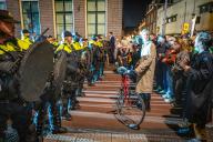 UTRECHT - Hundreds of demonstrators re-entered the grounds of the University Library of Utrecht University (UU). The Mobile Unit (ME) was deployed at night. ANP JOSH WALET netherlands out - belgium