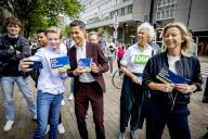ROTTERDAM - Rob Jetten hands out flyers during the kick-off of D66