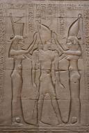 Egipto. Edfú. Templo de Horus. Construido entre 237 a.C. y 57 a.C. Dedicado al dios halcón Horus. Bajorrelieve en uno de los muros. Coronación del faraón Ptolomeo IV (221 a.C.-204 a.C.).Edfu, Egypt. Temple of Horus. Built from 237 BC to 57 BC. Dedicated to the falcon god Horus. Bas-relief on one of the walls. Coronation of the pharaoh Ptolemy IV (221 BC - 204 BC).. Album / Prisma. . 