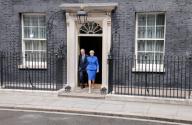 THERESA MAY MP & PHILIP MAY PRIME MINISTER & HUSBAND JUNE 2017 GENERAL ELECTION DOWNING STREET, LONDON, , ENGLAND 09 June 2017 DIE17088 DEPART DOWNING STREET FOR BUCKINGHAM PALACE