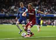 5th May 2024; Stamford Bridge, Chelsea, London, England: Premier League Football, Chelsea versus West Ham United; Tomas Soucek of West Ham United passing the ball into