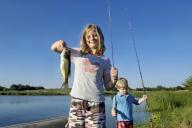 com.newscom.model.mediaobject.impl.MSMediaObject@32d0ff8c[tagId=depphotos263428,docId=34549856HighRes,ftSubject=Young girl and her brother go bass fishing,rfrm=<null>]