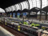 26 April 2024, Hamburg: Trains are parked on the platforms at the main station. Six people were injured in a train accident at Hamburg Central Station on Friday afternoon. Photo: Thomas Müller\/dpa