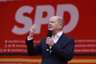 27 April 2024, Hamburg: Olaf Scholz (SPD), Federal Chancellor, on stage at the SPD European election campaign kick-off at the fish market. Photo: Georg Wendt\/dpa