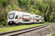 05 May 2024, Baden-Württemberg, Rottweil: An Intercity train passes through Talhausen near Epfendorf. Photo: Silas Stein\/dpa