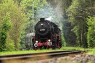05 May 2024, Baden-Württemberg, Rottweil: The freight steam locomotive 52 7596 of the Eisenbahnfreunde Zollernbahn from 1944 and wagons from the 1960s runs through Talhausen near Epfendorf. Photo: Silas Stein\/dpa