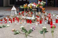 06 May 2024, North Rhine-Westphalia, Paderborn: Mourning candles stand next to flowers at a crime scene in Paderborn city center. Almost a week after a fatal attack on a 30-year-old man in front of a kiosk in Paderborn, two of the three suspects turned themselves in on Monday night. This was announced by the Paderborn public prosecutor\'s office and the Bielefeld police. They are an 18-year-old Tunisian and a 17-year-old Moroccan who had been wanted, they said. Photo: Friso Gentsch\/dpa