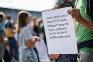 10 May 2024, Bavaria, Nuremberg: "Hanna is an artist, friend, student, human being and has a human right" is written on the leaflet of a participant at a solidarity rally in front of the prison for a suspected left-wing extremist who has been arrested. On May 6, 2024, the Federal Public Prosecutor