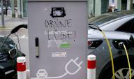 05 April 2024, Berlin: 05.04.2024, Berlin. The words "Gruene Luege!" are smeared on a charging column for electric cars. Photo: Wolfram Steinberg/dpa Photo: Wolfram Steinberg/dpa