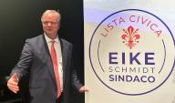 11 May 2024, Italy, Florenz: Eike Schmidt, art historian from Germany, former museum director of the Uffizi (2015-2023) and center-right candidate for the office of mayor in Florence, gestures next to an election poster with the inscription: "Lista Civica Eike Schmidt Sindaco". Photo: Christoph Sator/dpa