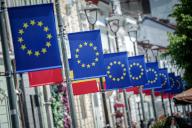 13 May 2024, Romania, Cluj- Napoca: The flags of Europe and Romania adorn a street in the city of Cluj-Napoca ahead of the elections to the new EU Parliament from 06-09.06.2024. Photo: Kay Nietfeld/dpa