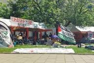 14 May 2024, Bavaria, Munich: Pro-Palestine protesters set up a camp in front of the main building of Ludwig-Maximilians-Universität. Photo: Katharina Kausche/dpa