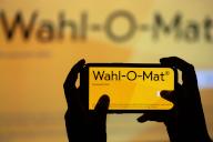 14 May 2024, Saxony, Dresden: The Wahl-O-Mat start page can be seen on the display of a smartphone. Photo: Sebastian Kahnert/dpa