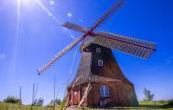 15 May 2024, Mecklenburg-Western Pomerania, Stove: The Stove windmill, which dates back to 1889, is still fully functional and was operated with wind power as a technical monument until 1976. On Whit Monday (20.05.2024), a good 20 participating historic mills in Mecklenburg-Vorpommern will open their doors on German Mill Day. According to the responsible association, there are 650 opportunities across Germany to experience a mill and its technology up close. Photo: Jens Büttner/dpa