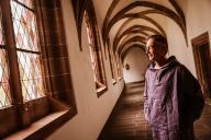 PRODUCTION - 15 May 2024, North Rhine-Westphalia, Heimbach: Andreas Rose, spiritual director of the former Mariawald Trappist monastery, stands in the cloister. Photo: Oliver Berg/dpa