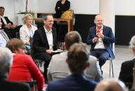 16 May 2024, Baden-Württemberg, Mannheim: Federal Chancellor Olaf Scholz (right, SPD) meets with trade union employee representatives to exchange views. To his left is Eberhard Schick, Chairman of the Works Council of SAP SE. Photo: Uli Deck/dpa