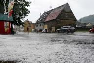 16 May 2024, Baden-Württemberg, Süßen: Thunderstorms with hail near Süßen in the district of Göppingen. Almost all of Baden-Württemberg must prepare for heavy thunderstorms and heavy rain from Thursday evening to Friday evening. On Thursday, the German Weather Service (DWD) issued a severe weather warning of level three out of four for almost the entire southwest. Photo: Andreas Rosar/Fotoagentur Stuttgart/dpa