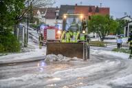 16 May 2024, Baden-Württemberg, Söhnstetten: Firefighters clear a road. It rained heavily in the southwest and west of Germany during the night, but contrary to fears, the operations for the fire department and police were limited. Photo: Jason Tschepljakow/dpa