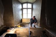 17 May 2024, Bavaria, Mindelheim: Markus Fischer, district curator, points to an oak beam in Mindelburg Castle that has been dated to the 12th century following scientific research. After extensive research, new findings from the time of the castle