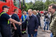 18 May 2024, Saarland, Saarbrücken: Federal Chancellor Olaf Scholz (M, SPD) visits with Anke Rehlinger (back, SPD), Saarland Minister-President, in the Saarbrücken stadium with emergency personnel who were deployed as relief workers at the Saar floods. Photo: Helmut Fricke/dpa