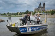18 May 2024, Saxony-Anhalt, Magdeburg: Matthias August and Sascha Nesnau from the Magdeburg waterway police inspect an area of the banks of the Elbe near Magdeburg. At the start of the recreational boating season, the Saxony-Anhalt waterway police are stepping up their checks on pleasure craft and commercial shipping. Photo: Heiko Rebsch/dpa