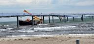 22 May 2024, Schleswig-Holstein, Timmendorfer Strand: A work platform on the shell of the Timmendorf pier, on which a crane is also standing, has been torn loose. The bridge has probably been damaged, says a police spokesman. Recovery is proving difficult. Photo: Volker Gerstmann/dpa