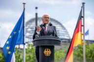 23 May 2024, Berlín: President Frank-Walter Steinmeier delivers his speech at the ceremony marking the 75th anniversary of the promulgation of the German Basic Law, with the Reichstag dome in the background. Photo: Michael Kappeler/dpa
