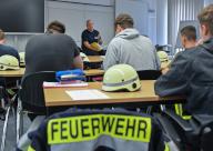 23 May 2024, Brandenburg, Prenzlau: Sascha Rogowski, fire department education officer at the district of Uckermark, teaches the subject "Fire brigade goes to school" to Year 10 pupils at the "Philipp Hackert" secondary school in Prenzlau. Photo: Patrick Pleul/dpa