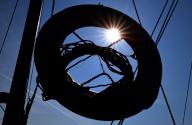 24 May 2024, Mecklenburg-Western Pomerania, Ahrenshoop: The sun shines in the blue sky behind the lifebuoy in the rigging of an old Zeesen boat in Boddenhafen. Sunny and calm weather is expected in the north. Photo: Bernd Wüstneck/dpa