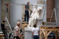 24 May 2024, Berlin: Restorer Steffen Werner (above) and his team discuss the preparation of the sculpture "The seated statue of a Roman emperor with the head of Trajan on top" for transportation at a press event in the Miletsaal in the Pergamon Museum. The Pergamon Museum will remain closed for several years due to renovation and restoration work. The total costs could amount to 1.5 billion euros. Photo: Monika Skolimowska/dpa