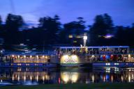 23 May 2024, Saxony, Dresden: The historic paddle steamer "Pillnitz" of the Sächsische Dampfschifffahrt (Saxon Steamship Company) sails on the Elbe towards the old town in the evening. (Shot with long exposure time) Photo: Robert Michael/dpa