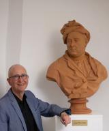 24 May 2024, Saxony-Anhalt, Halle (Saale): Bernd Feuchtner, Director of the Handel Festival Halle, stands next to a bust of the composer in the Handel House in Halle/Saale. The Handel Festival opens with a ceremony in the Ulrichskirche concert hall. The festival runs until June 9. A total of 77 events are planned. Photo: Hendrik Schmidt/dpa