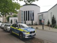 24 May 2024, Baden-Württemberg, Heidelberg: A police car is parked in front of the New Synagogue. An 18-year-old from Weinheim has been arrested for allegedly planning a deadly attack on visitors to the synagogue. He is said to have discussed a knife attack on visitors to the synagogue with a 24-year-old man, who is also already in custody, online. Photo: Dieter Leder/dpa