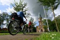26 May 2024, Lower Saxony, Germershausen: Cyclists come to the bicycle pilgrimage at the pilgrimage site "Maria in der Wiese" in Eichsfeld, Lower Saxony. Numerous people took part in a bicycle pilgrimage on Sunday. Some of the participants combined the event with bicycle tours. Photo: Swen Pförtner/dpa
