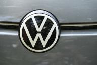 20 May 2024, North Rhine-Westphalia, Cologne: VW Volkswagen logo, lettering on a vehicle Photo: Horst Galuschka/dpa