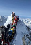 21 May 2024, Nepal, Mount Everest: Climbers and mountain guides are stranded between the South Summit and the Hillary step of Mount Everest after an ice collapse destroyed the fixed ropes used for climbing. Photo: Narendra Shahi Thakuri/dpa