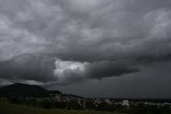 27 May 2024, Baden-Württemberg, Heubach: Dark clouds are building up over the Swabian Alb. The German Weather Service (DWD) has warned of thunderstorms in large parts of southern Germany. According to the DWD, there could be severe thunderstorms. Photo: Marius Bulling/dpa