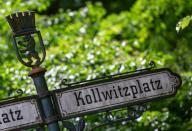 27 May 2024, Berlin: A street name sign with the inscription "Kollwitzplatz" stands on Kollwitzplatz in the Prenzlauer Berg district. Photo: Monika Skolimowska/dpa