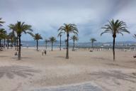 27 April 2024, Spain, Palma: The beach of El Arenal on Mallorca in the morning. Photo: Frank Rumpenhorst/dpa