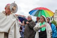 30 May 2024, Thuringia, Erfurt: Ulrich Neymeyr, Bishop of Erfurt, carries the monstrance during the procession in the service for the Solemnity of Corpus Christi at the 103rd German Catholics Day on the cathedral square. 20,000 participants from all over Germany are expected to attend the five-day Christian gathering. Around 500 events are planned until Sunday. The biblical motto of the Katholikentag is "The future belongs to the man of peace". Photo: Jan Woitas/dpa