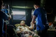 29 May 2024, Lithuania, Pabrade: Bundeswehr doctors and medics demonstrate their work in medical tents on the final day of the NATO exercise Quadriga 2024. At the Paprade military training area, the Bundeswehr demonstrates the skills required to defend NATO